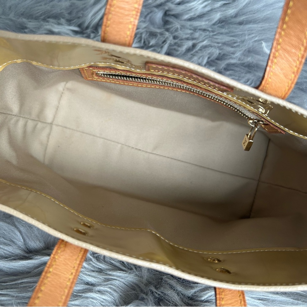 Louis Vuitton Monogram Vernis Reade PM - Picture 7 of 14